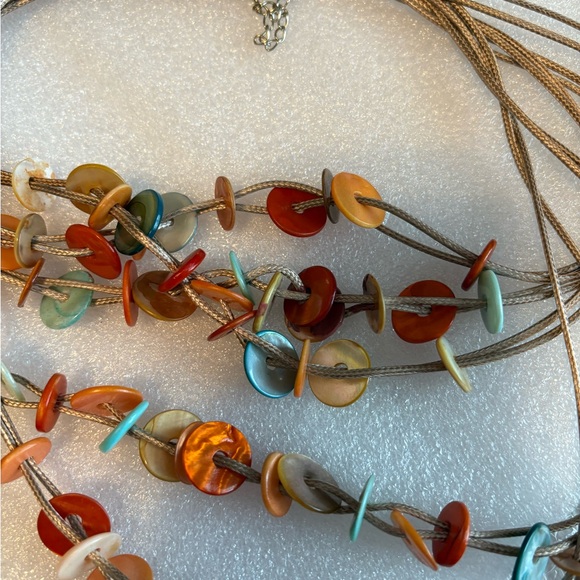 Shell button necklace - Picture 5 of 7